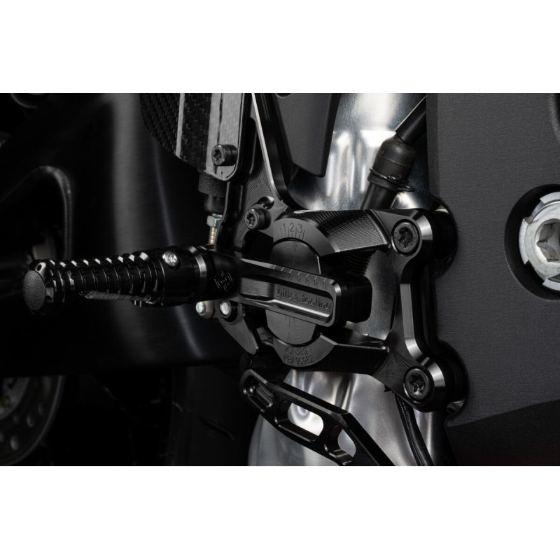 gilles-tooling-rearset-vcr-bk-cbr600rr-1.jpg